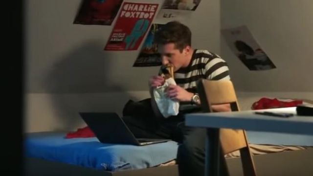 Le t-shirt à rayures noir et blanc porté par Thomas  (Pierre-Luc Lafontaine) dans Jérémie (S03E01)