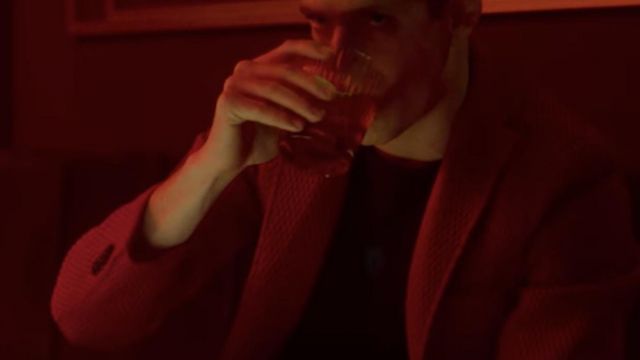 The red jacket worn at the red party by Guzmán (Miguel Bernardeau) in Elite (S02E03)