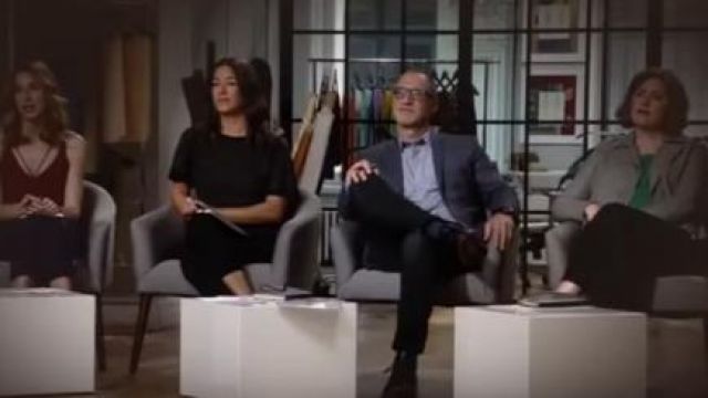 La chaqueta gris que lleva Katia Beauchamp en Project Runway: Fashion Startup S01E01
