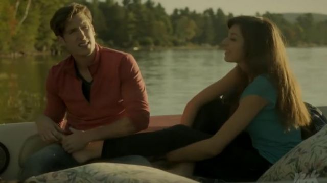 The long sleeved polo red worn by Thomas (Pierre-Luc Lafontaine) in Jeremiah (S01E19)