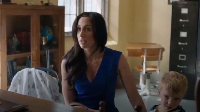 BOSS blue ponte sleeveless v-neck sheath dress worn by Kate Foster (Catherine Reitman) in Workin' Moms (S03E06)