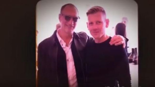La chemise blanche portée par Gary Wassner dans l'émission Project Runway: Fashion Startup S01E01