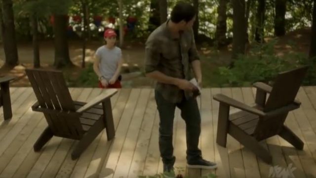 Trousers blue jeans worn by Matthew (Patrick Labbé) in Jeremiah S1E19