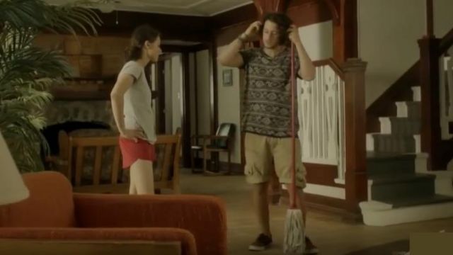 Tennis low red worn by Maximus (Lou-Pascal Tremblay) in Jeremiah S1E19