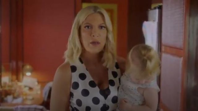 Dolce & Gabbana white polka-dot duchess satin vest worn by Tori Spelling (Tori Spelling) in BH90210 (S01E05)