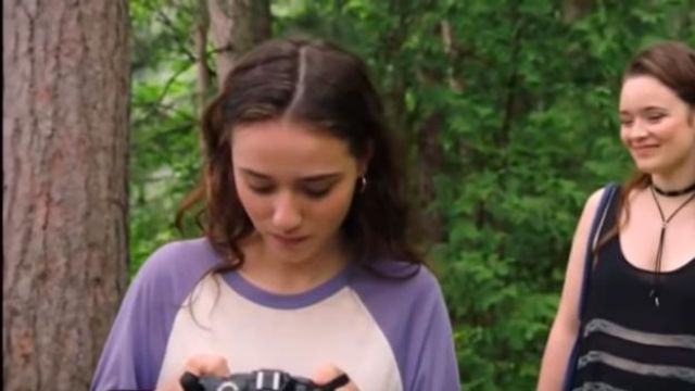 Earrings creoles brought by Jeremiah (Karelle Tremblay) in Jeremiah (S03E04)