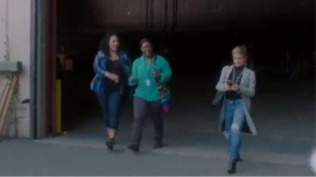 Rag & Bone Blue Dre Boyfriend Jeans worn by Gabrielle Carteris (Gabrielle Carteris) in BH90210 (S01E05)