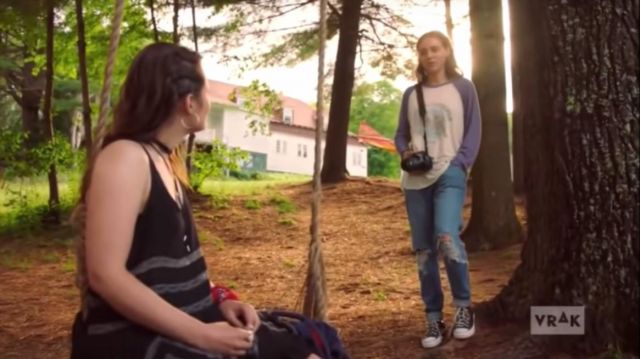 The jean destroy worn by Jeremie (Karelle Tremblay) in Jeremiah (S03E04)