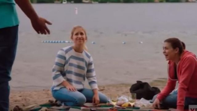 Jean Bleu portée par Raphaëlle (Claudia Bouvette) dans Jérémie (S03E04)