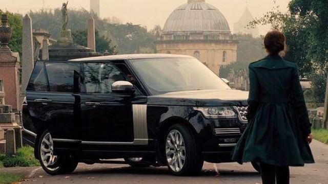 Land Rover Range Rover used by Ilsa Faust (Rebecca Ferguson) in Mission: Impossible - Rogue Nation