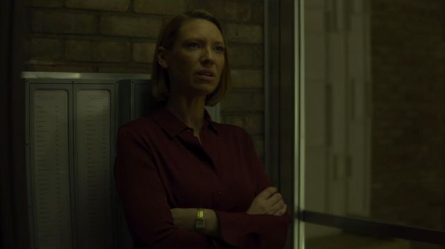 La montre dorée de Wendy Carr (Anna Torv) dans Mindhunter (S02E08)