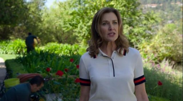 Saint Jean de la Collection blanc rayé-coupe polo shirt porté par Nora Walker (Brenda Strong) dans les 13 Raisons pour lesquelles (S03E03)