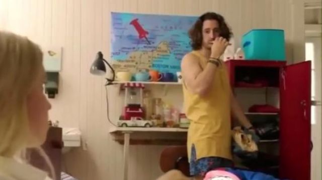 Tank top in mustard worn by Maximus (Lou-Pascal Tremblay) in Jeremiah (S03E05)