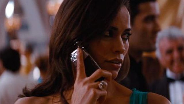 Vertu constelación ayxta Teléfono celular utilizado por Jane (Paula Patton) en Mission: Impossible - Ghost Protocol
