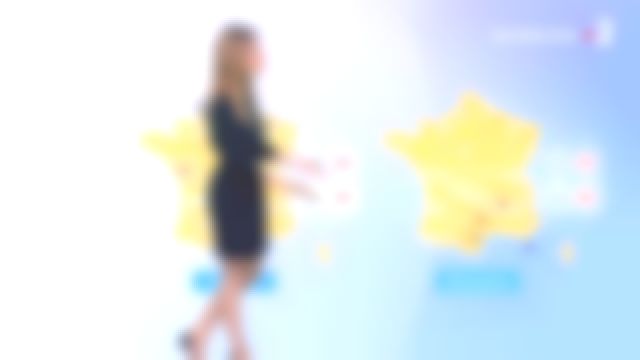 The dress with a circular pattern of Chloe Nabedian in Weather of France 2