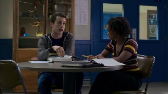 Urban Outfitters ellis v-neck short-sleeve sweater worn by Ani Achola (Grace Saif) in 13 Reasons Why (S03E07)