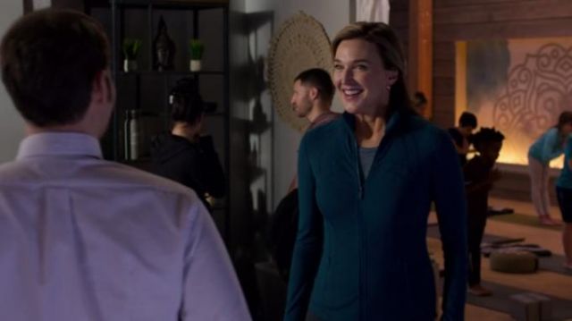 Lululemon vert foncé veste portée par Nora Walker (Brenda Strong) dans les 13 Raisons pour lesquelles (S03E11)