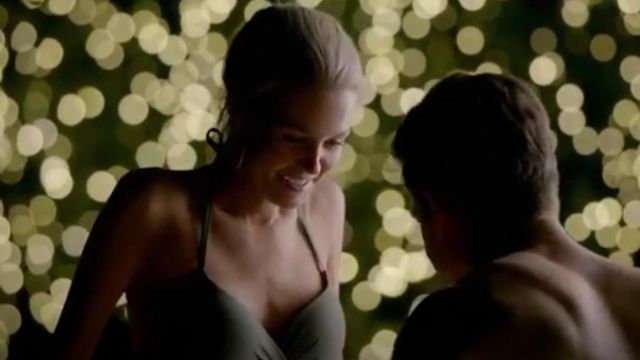 Calzedonia Green Bikini top usado por Helena Sauzier en The Bachelor Australia Temporada 7 Episodio 12