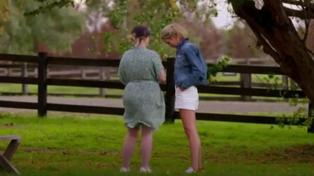 Converse in White usado por Helena Sauzier en The Bachelor Australia Temporada 7 Episodio 12