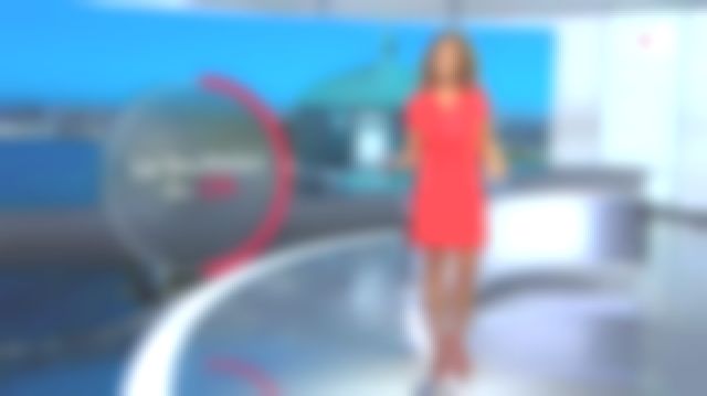 The red dress of Marie-Sophie Lacarrau in the Newspaper 13 hours on France 2