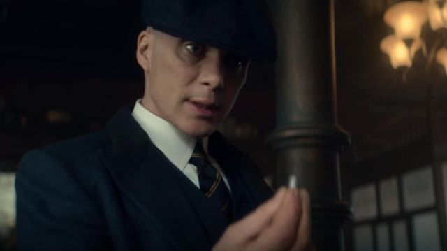 Tie with double stripe yellow Tommy Shelby (Cillian Murphy) in Peaky Blinders (S05E02)