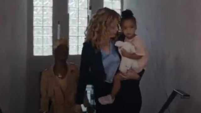 Theory navy blue lelani blazer worn by Frankie Coyne (Juno Ruddell) in Workin' Moms (S03E12)