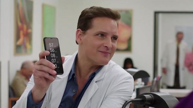 Apple iPhone XS used by (Peter Facinelli) in Countdown