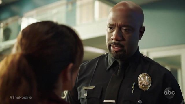 Police Office badge used by Commander Percy West (Michael Beach) in The Rookie (S02E01)