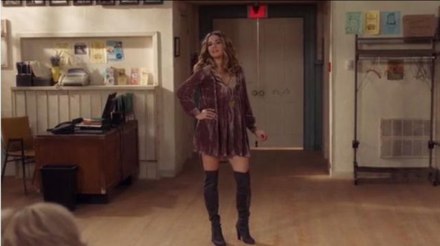 Velours Chemise Robe portée par Alexis Rose (Annie Murphy) dans Schitt&#39;s Creek Saison 5 Épisode 8