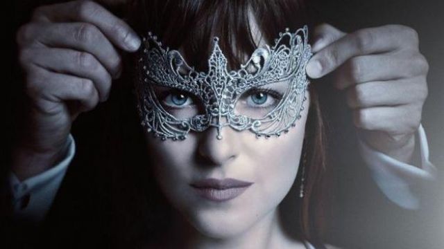 Masque de bal de Anastasia Steele (Dakota Johnson) dans Cinquante nuances de Grey