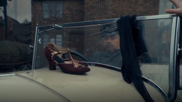 The red shoes vintage Polly Gray (Helen McCrory) in Peaky Blinders (S05E04)
