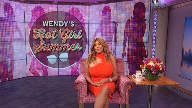Solace London Rouge Asymétrique Robe Longue porté par Wendy Williams sur Le Wendy Williams Show le 17 septembre 2019