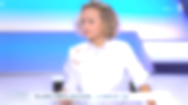 Camisa a cuadros y cuello de Caroline Roux Sandro en C dans l'air el 19.09.2019