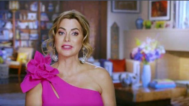 Oscar de la renta crystal drop earrings worn by (D’Andra Simmons) in The Real Housewives of Dallas Season04 Epidode03