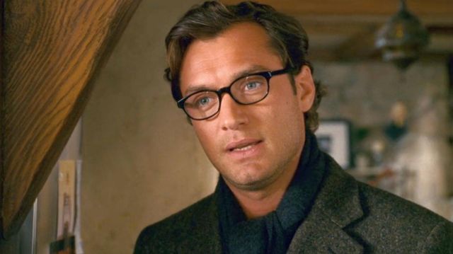 Glasses views black worn by Graham (Jude Law) in The Holiday