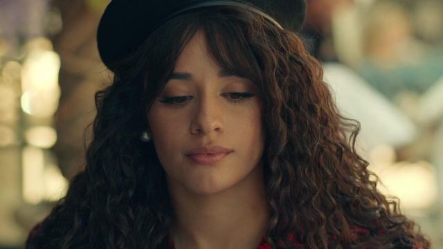 The beret black, military-style Camilla Cabello in her video clip Liar