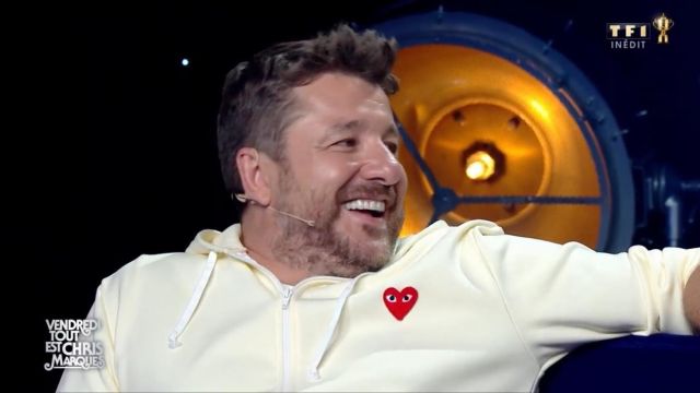 Le sweatshirt à capuche blanc de Bruno Guillon dans Vendredi tout est permis avec Chris Marques