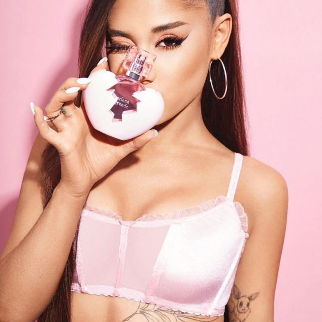 Pink bra worn by Ariana Grande on the Instagram account @arianagrande