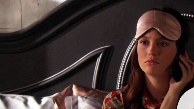 Le masque de nuit rose pâle de Blair Waldorf (Leighton Meester) dans Gossip Girl (S01E10)