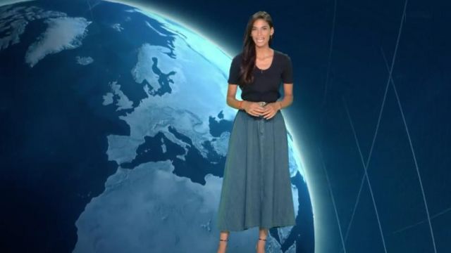 La jupe longue en denim bleu portée par Tatiana Silva dans Météo de TF1 le 22 septembre 2019 à 20h55