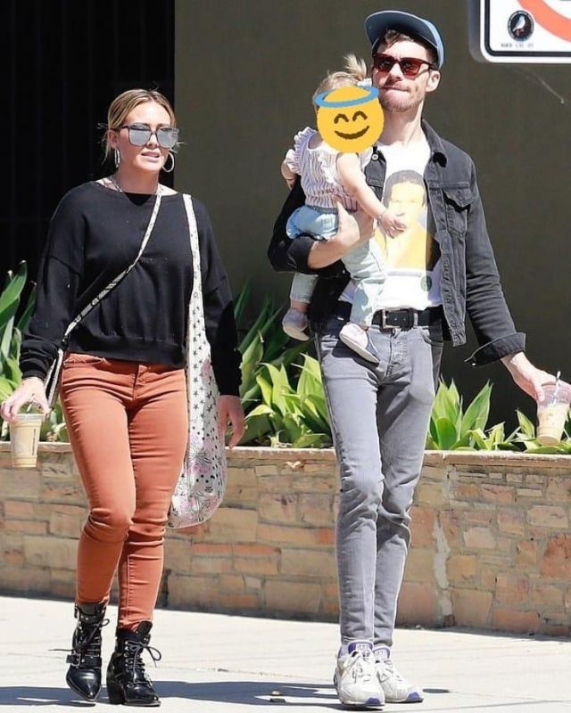 S'Uvimol Square F Bag In python worn by Hilary Duff Los Angeles September 21, 2019