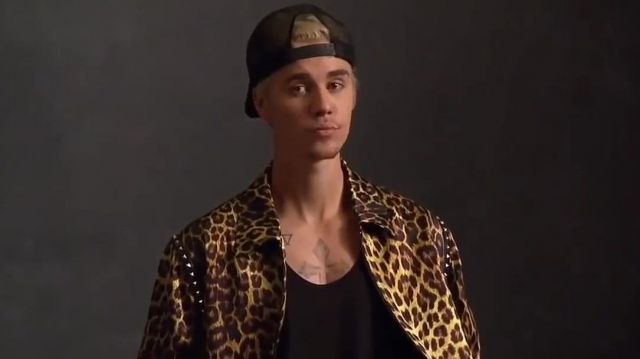The blazer leopard print worn by Justin Bieber in her music video I Want to You New Song