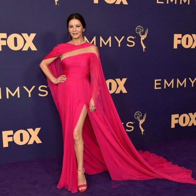 The long Dress fuschia Georges Hobeika worn by Catherine Zeta-Jones at the 71st edition of emmys awards