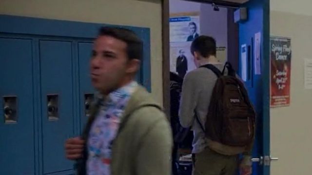 The backpack Tyler Down (Devin Druid) in 13 Reasons Why (S03E01)