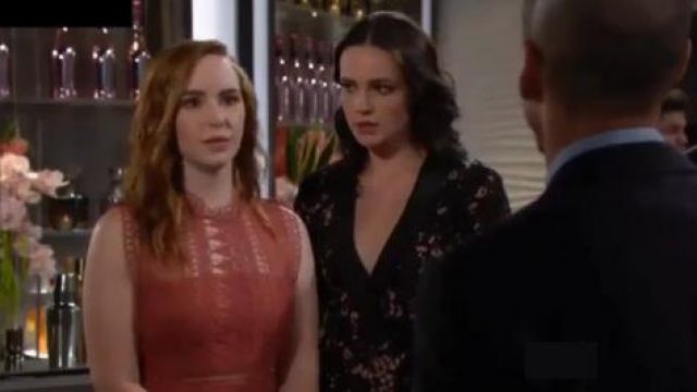 NBD Black Lace tux mini vestido usado por Tessa Porter (Cait Fairbanks) como se ve en The Young and the Restless 26 de septiembre de 2019
