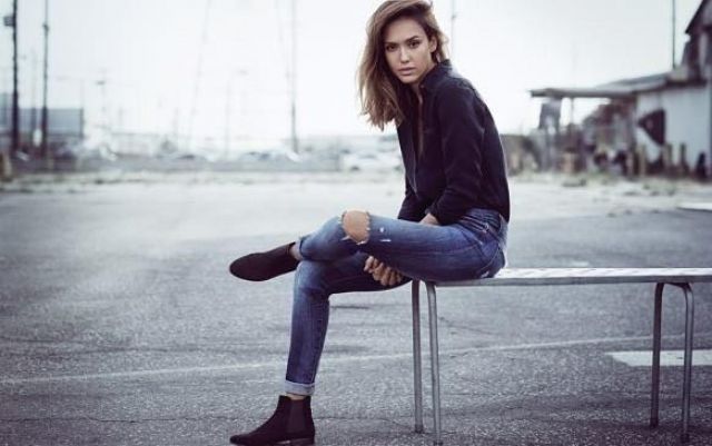 Les Chelsea boots de Jessica Alba sur le compte Instagram de @jessalbastyle