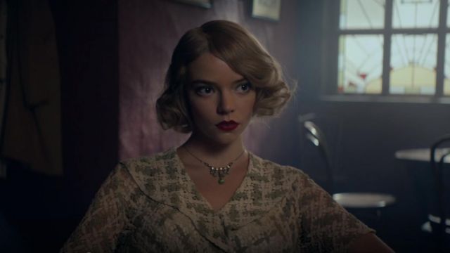 The green dress in crochet by Gina Gray (Anya Taylor-Joy) in Peaky Blinders (S05E06)