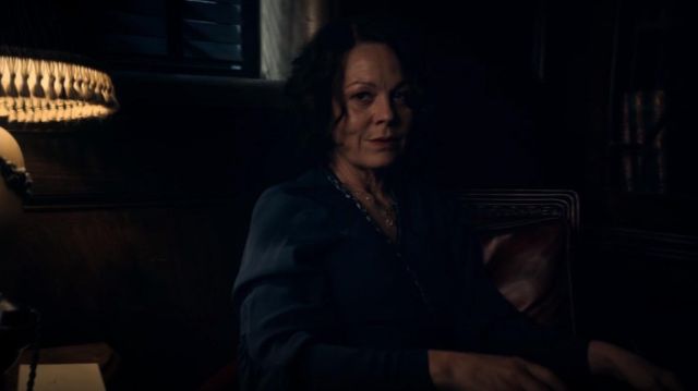 The blue dress of Polly Gray (Helen McCrory) in Peaky Blinders (S05E06)