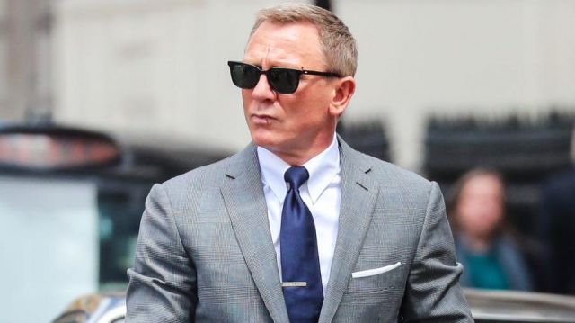 Sunglasses Barton Perreira James Bond (Daniel Craig) in No Time To Die ...