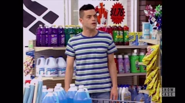 Le t-shirt rayé de Elliot Alderson (Rami Malek) dans Mr. Robot Saison 2 Episode 6
